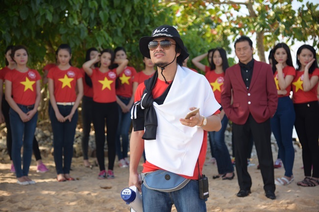 Thí sinh Hoa hậu Việt Nam hát về biển đảo quê hương